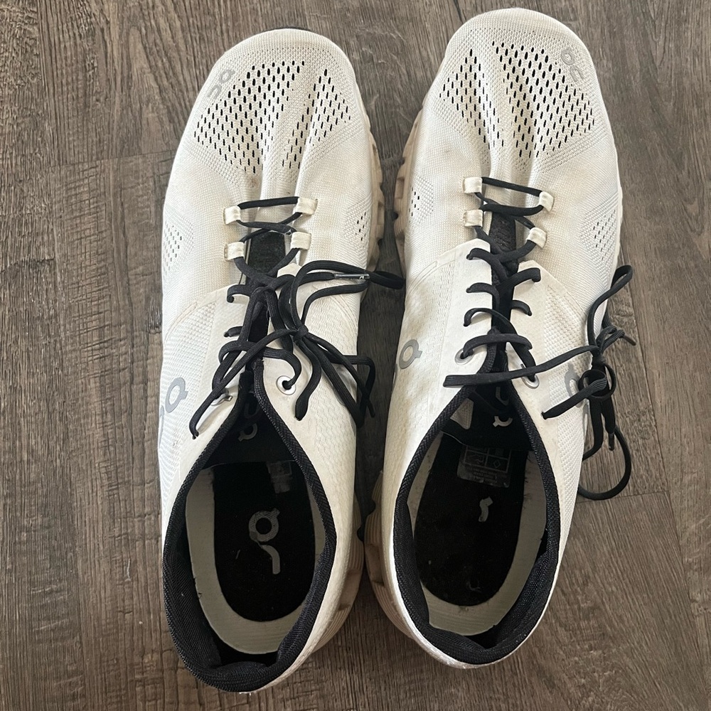 On Cloud Men’s White Athletic Shoes